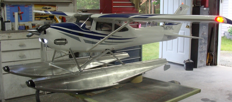 Cessna_on_floats.JPG