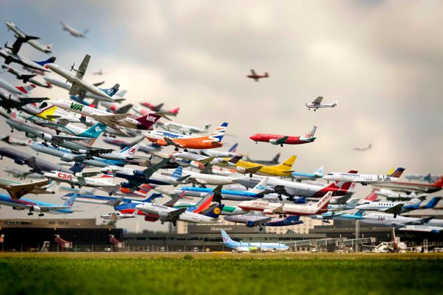 Striking_artistry_of_multiple_takeoffs_at_Hannover_Airport.jpg